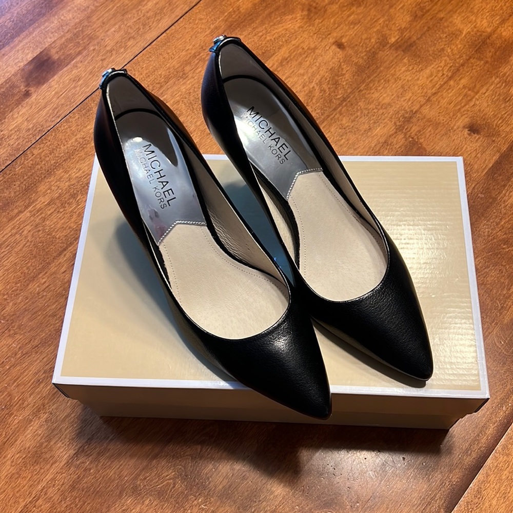 Michael Michael Kors MK-Flex Mid Pump.